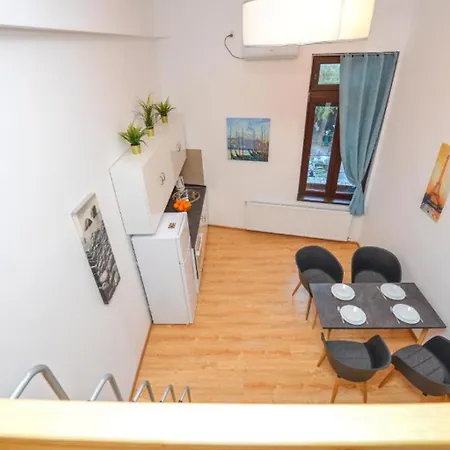 Experience Old Town Charm At Covaci 3br דירה