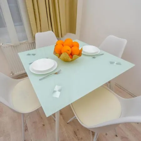 Experience Old Town Charm At Covaci 3br Daire *