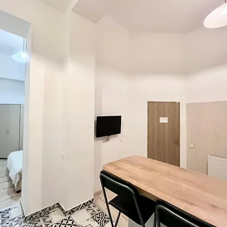 Experience Old Town Charm At Covaci 3br Appartement *