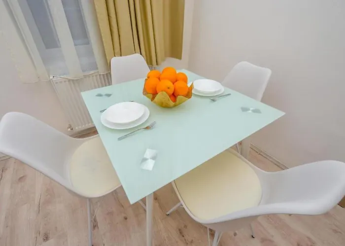 Experience Old Town Charm At Covaci 3br Apartman *