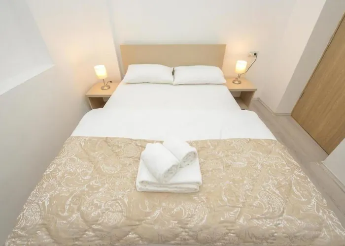 Experience Old Town Charm At Covaci 3br Apartament *