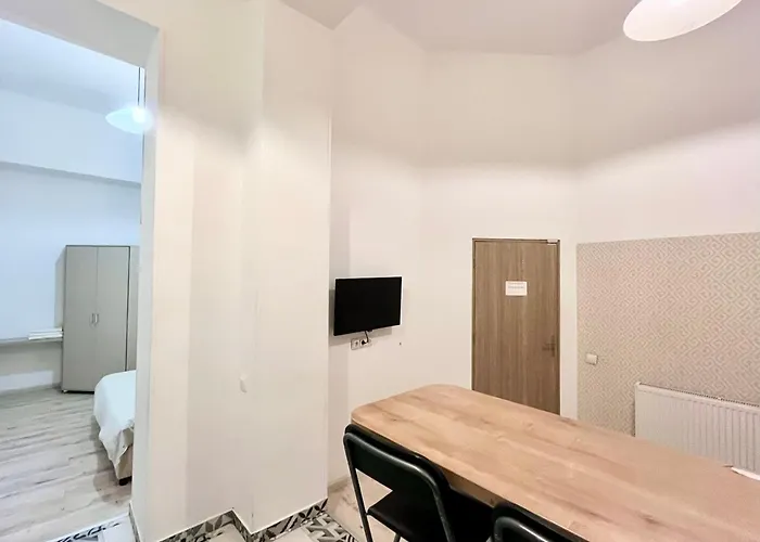 Experience Old Town Charm At Covaci 3br Apartament *