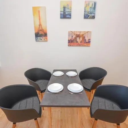 Experience Old Town Charm At Covaci 3br *