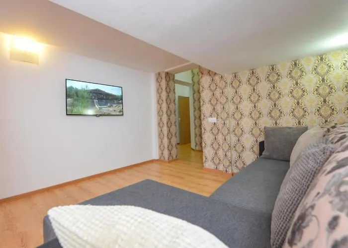 Experience Old Town Charm At Covaci 3br Appartement