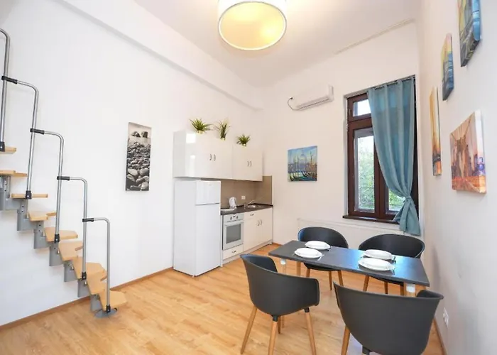 Experience Old Town Charm At Covaci 3br Appartement Boekarest