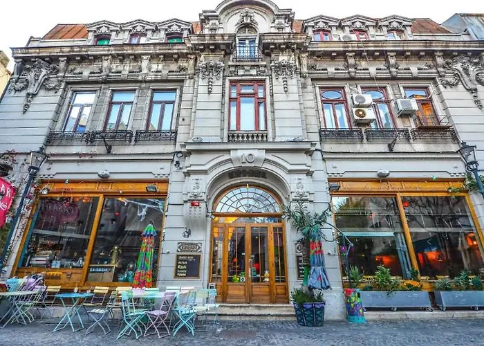 Experience Old Town Charm At Covaci 3br Boekarest