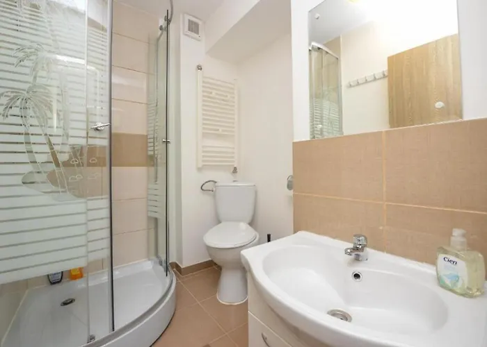 Experience Old Town Charm At Covaci 3br Boekarest