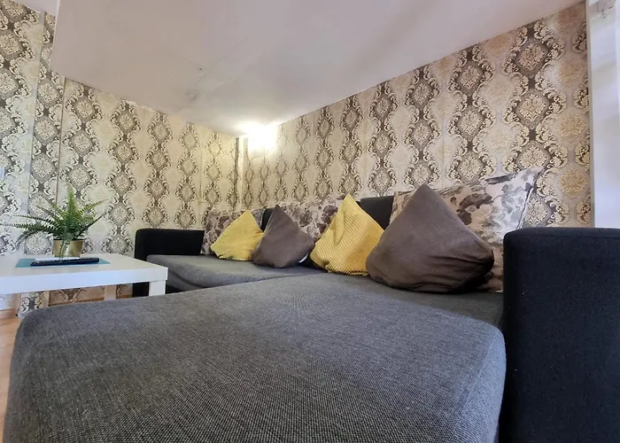Experience Old Town Charm At Covaci 3br Appartement Boekarest